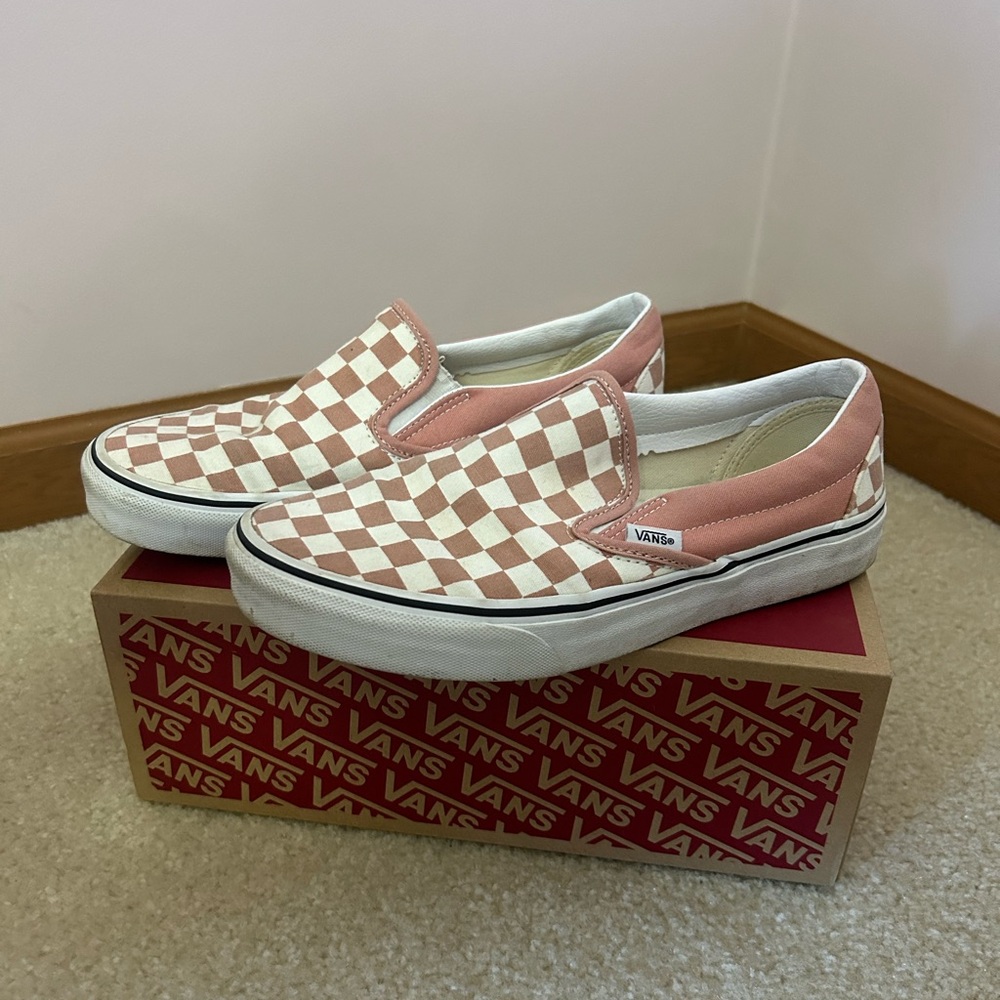 Men’s 7.5, Women’s 9 Pink Checkered Vans